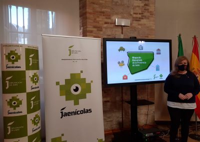 La diputada de juventud presenta el Mapa Recursos de la Provincia de Jaén.