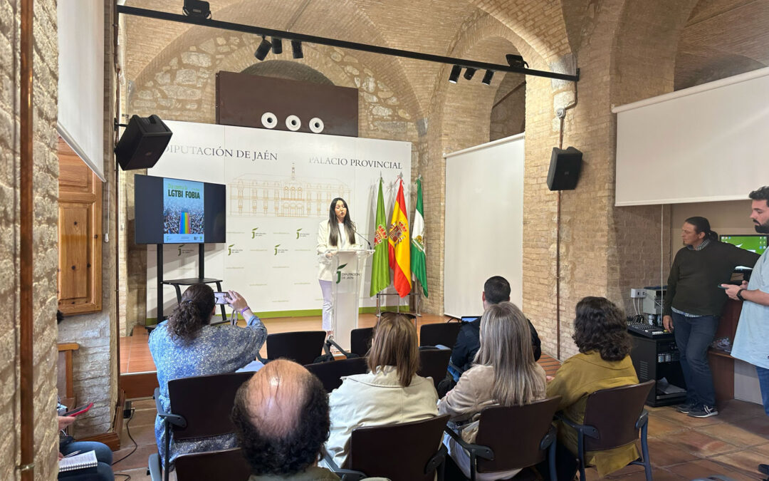 Representantes de la Diputación de Jaén en un acto por la visibilidad y los derechos LGTBI
